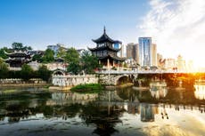 Chinese tour guide filmed shouting at tourists when they refuse to shop