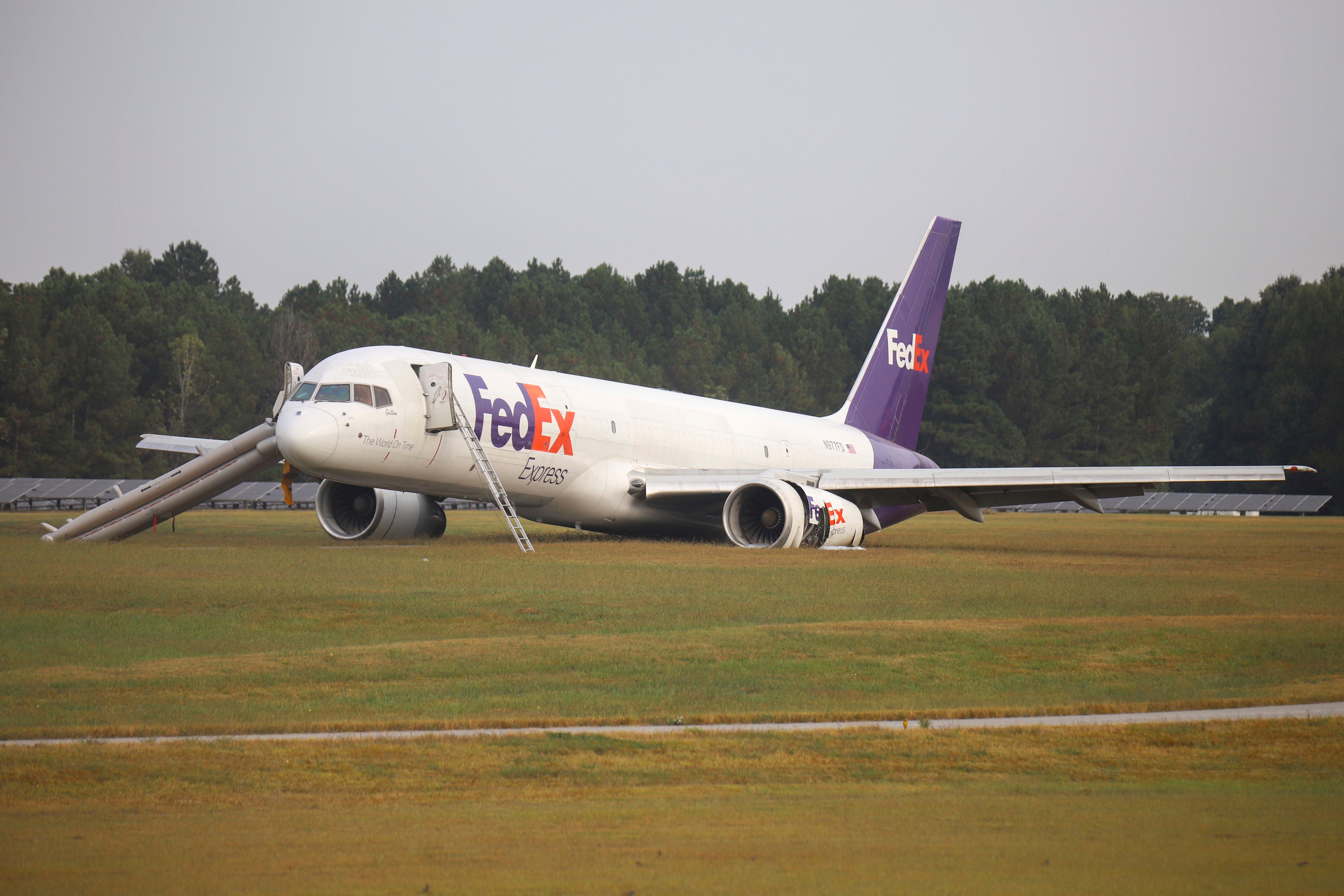 FedEx Plane-Crash-Landing