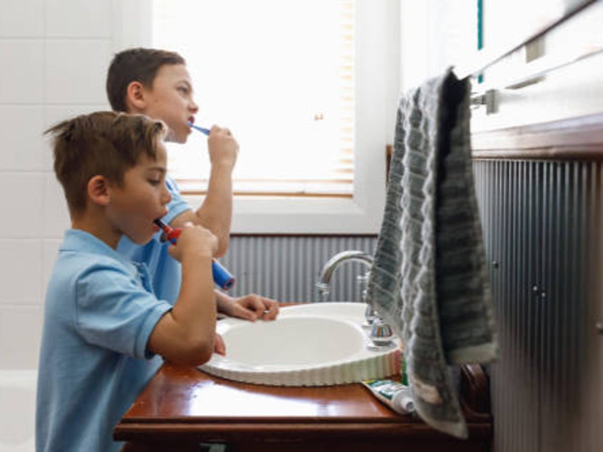 Профсоюзы планируют чистку зубов под присмотром в школах, но учителя недовольны