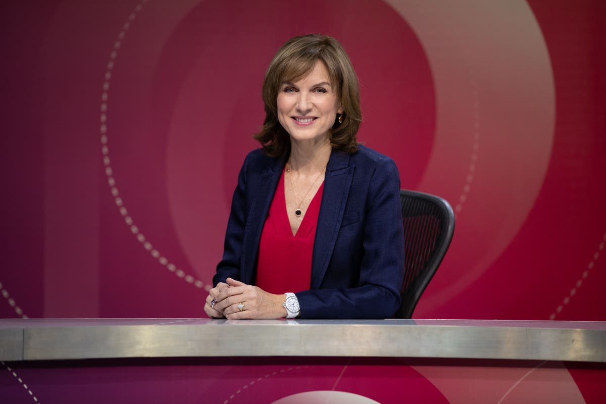Fiona Bruce presents Question Time with arm in sling after falling off horse