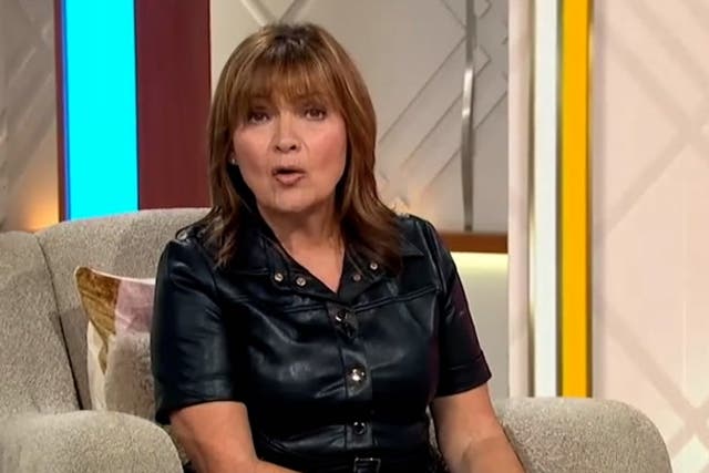<p>Lorraine Kelly sends live on-air message to Holly Willoughby after alleged kidnap threat.</p>