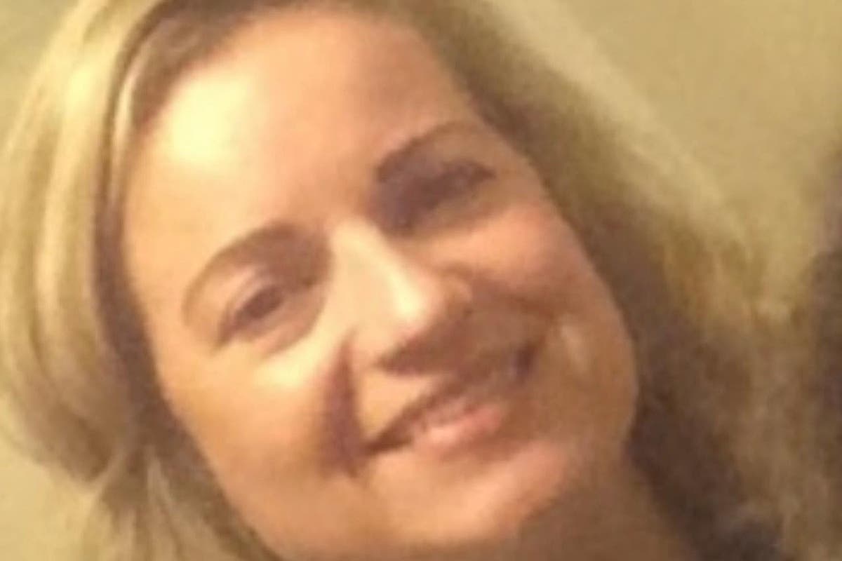 Postman who killed woman in &lsquo;unrelenting avalanche of violence&rsquo; jailed for life