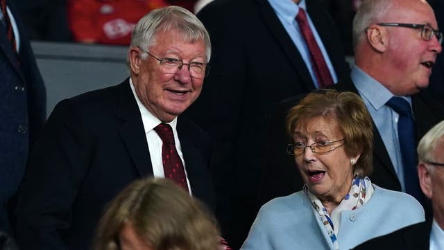 <p>Sir Alex Ferguson praises wife Cathy as he reveals 'she sacrificed everything for me'.</p>