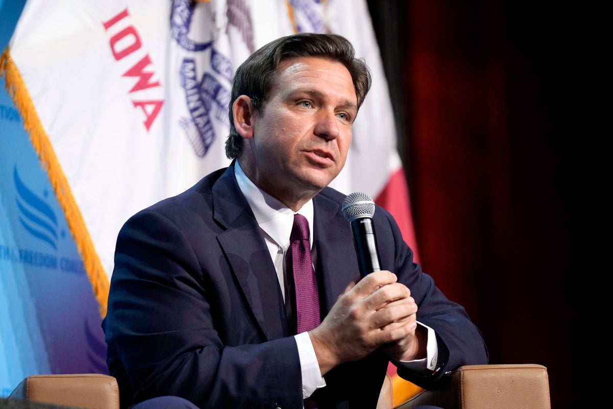 Ron DeSantis trolls Trump and compares him to Biden over teleprompter use