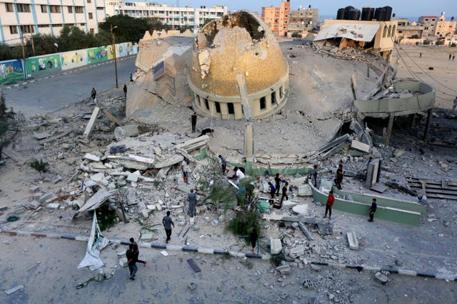 Retaliatory Israeli air strikes hit Khan Younis, Gaza Strip (AP)