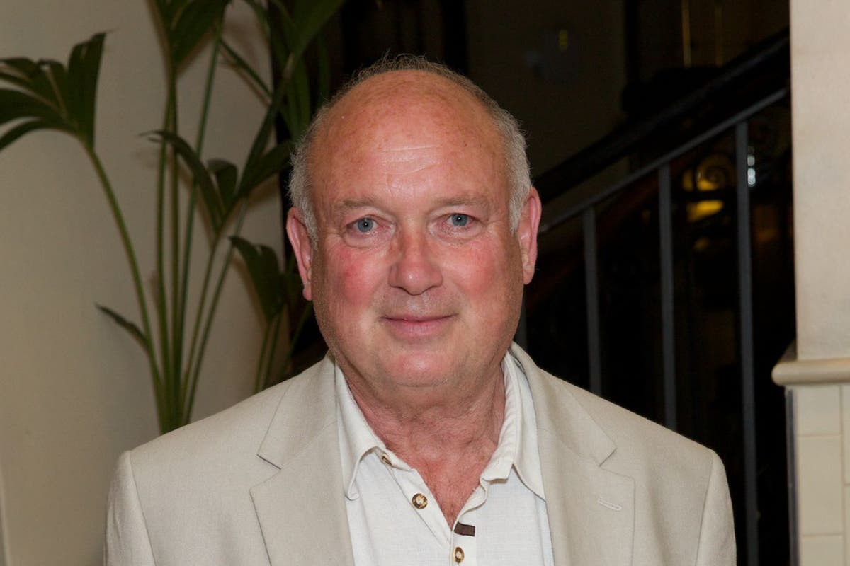 Captain Corelli&rsquo;s Mandolin author Louis de Berni&egrave;res says Nicolas Cage had &lsquo;horrendous&rsquo; time during film adaptation