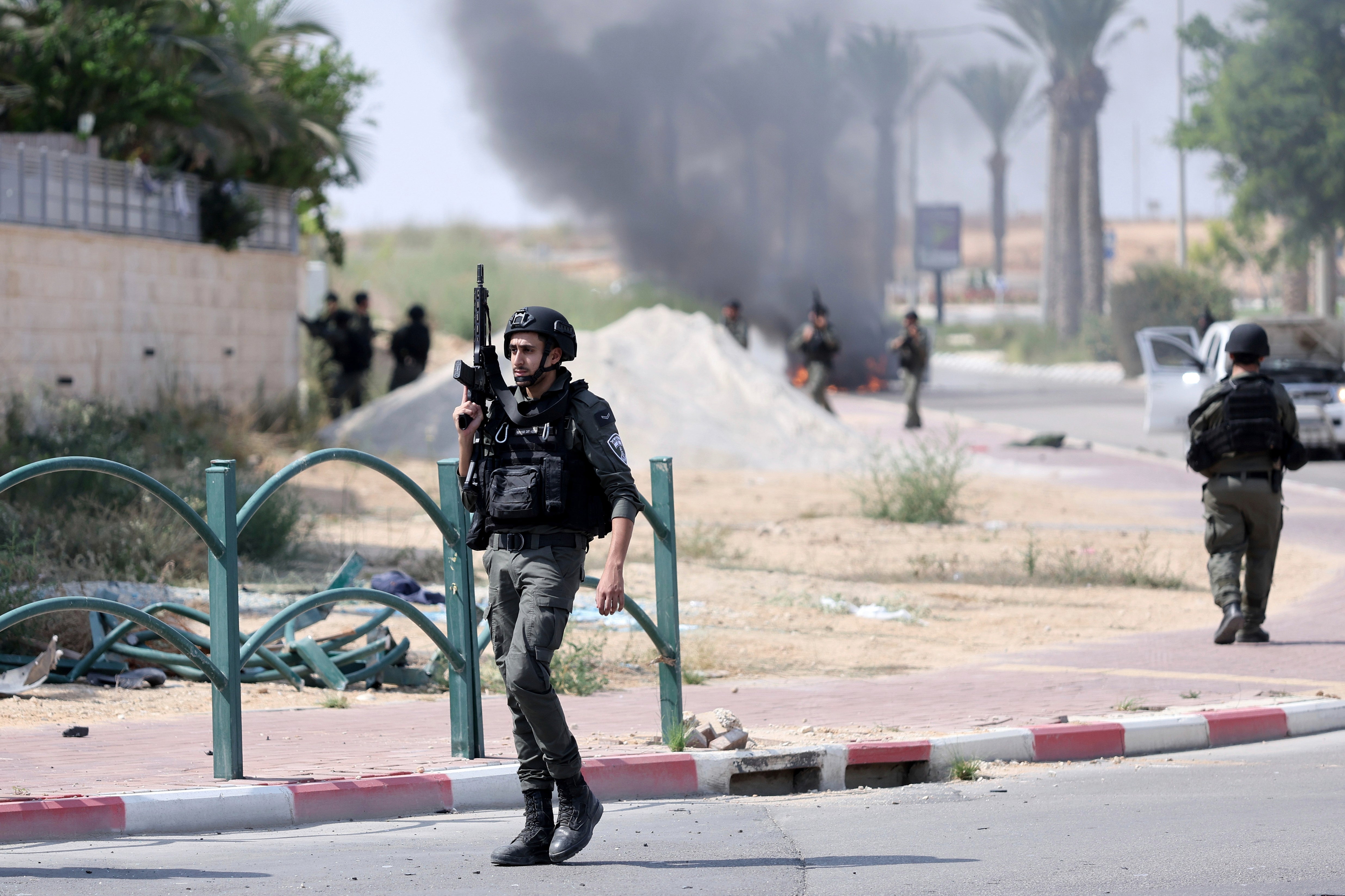 Israeli soldiers take position in the southern Israeli town of Ofakim