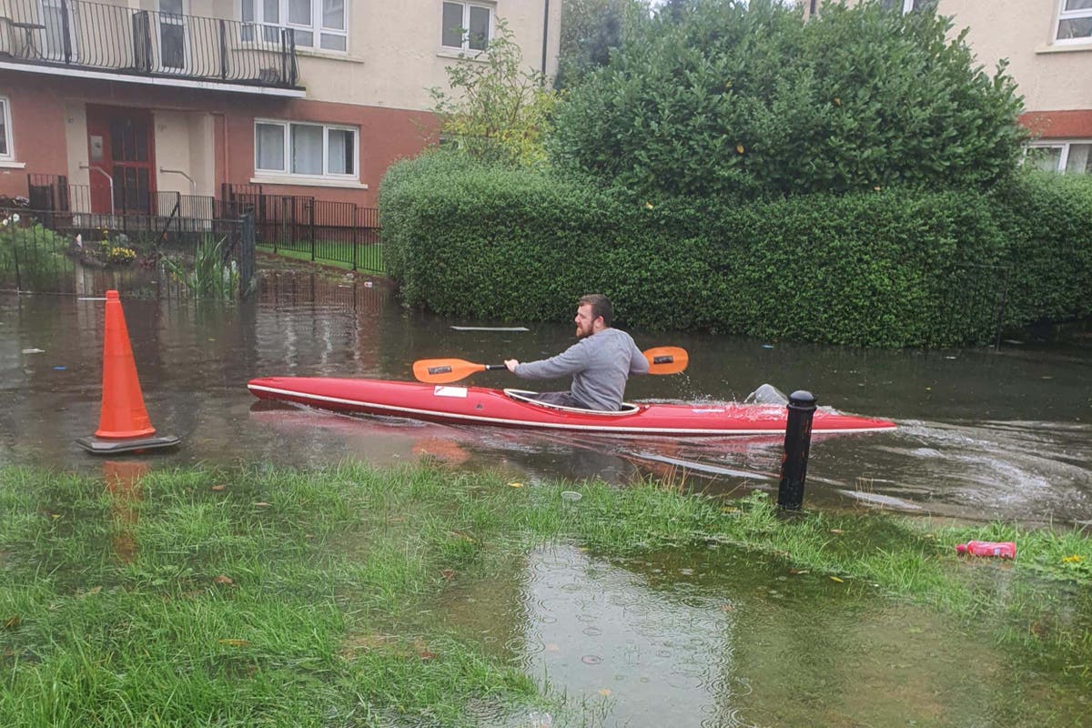 Glasgow man &lsquo;trapped in own home&rsquo; uses kayak to access the road