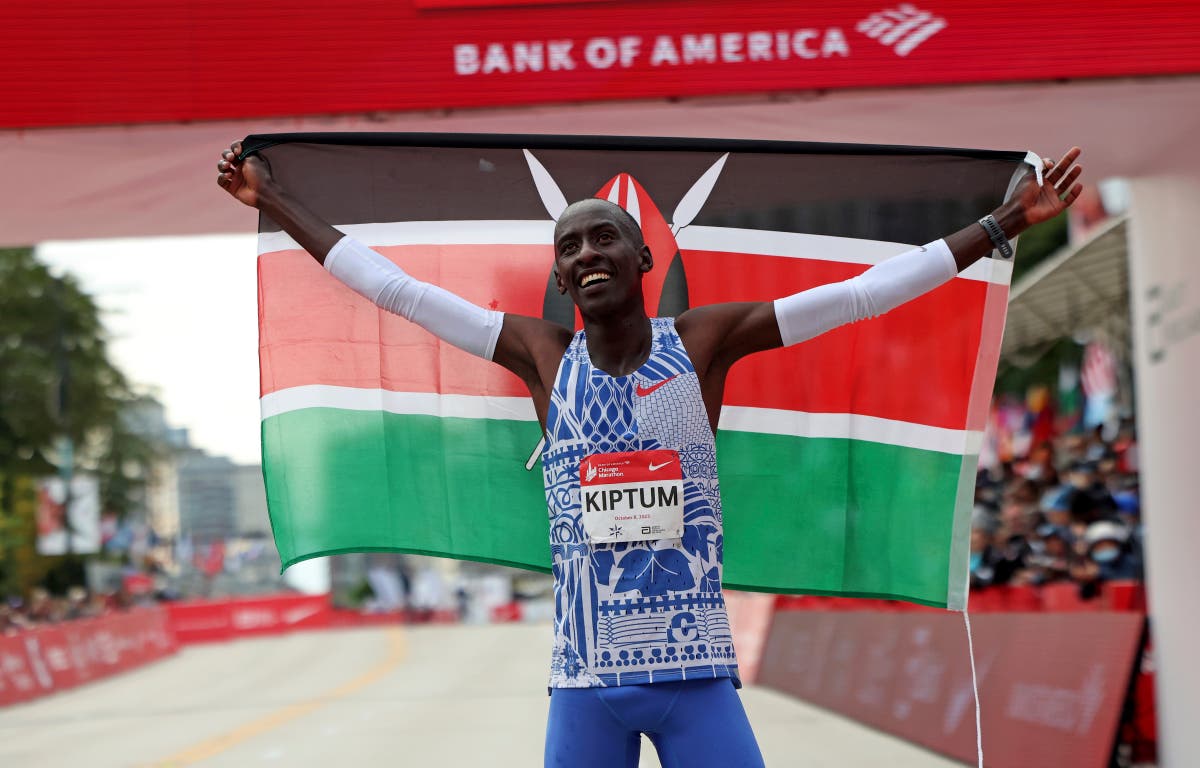 Kiptum sets world marathon record in Chicago in 2:00:35, breaking Kipchoge's mark