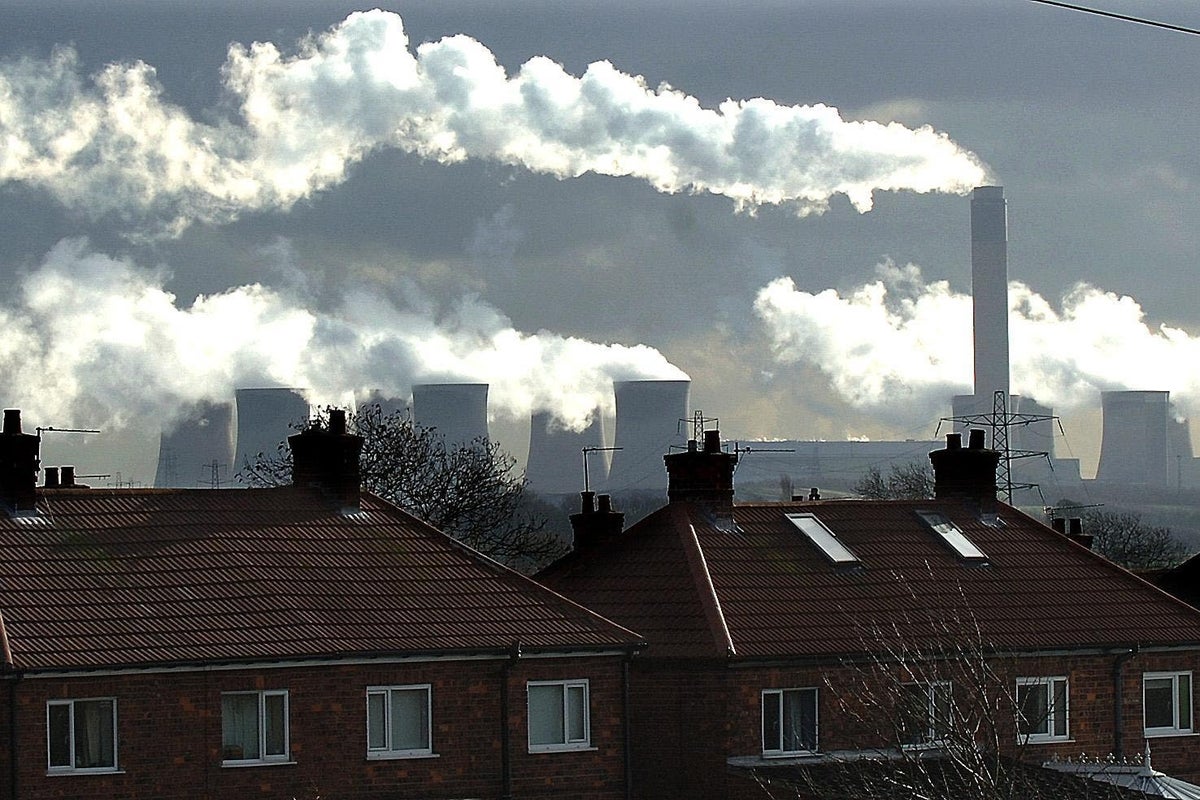 Emissions from UK residents and businesses rose by 2% in 2022, figures suggest