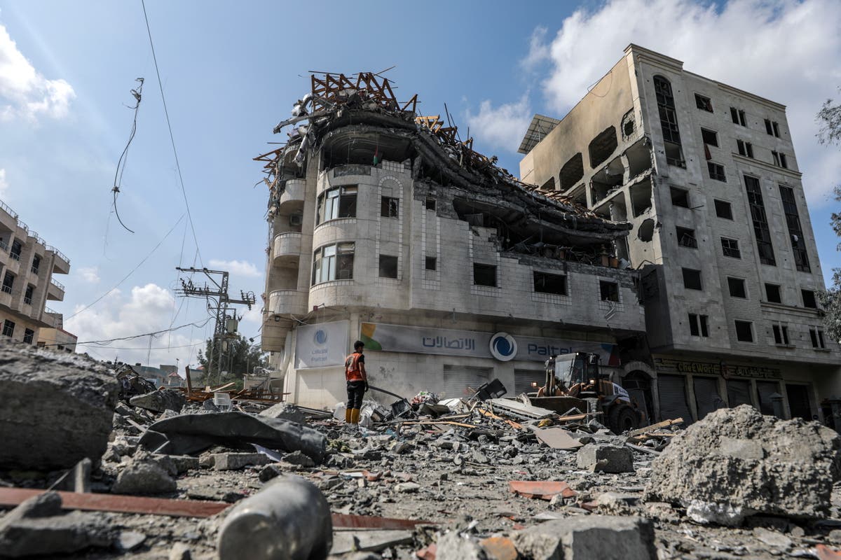 'Gunpowder is in the air but I will not leave my home': Gaza resident's act of defiance - Vimarsana News