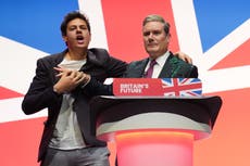 Man arrested after glitter-throwing protest during Labour leader’s speech