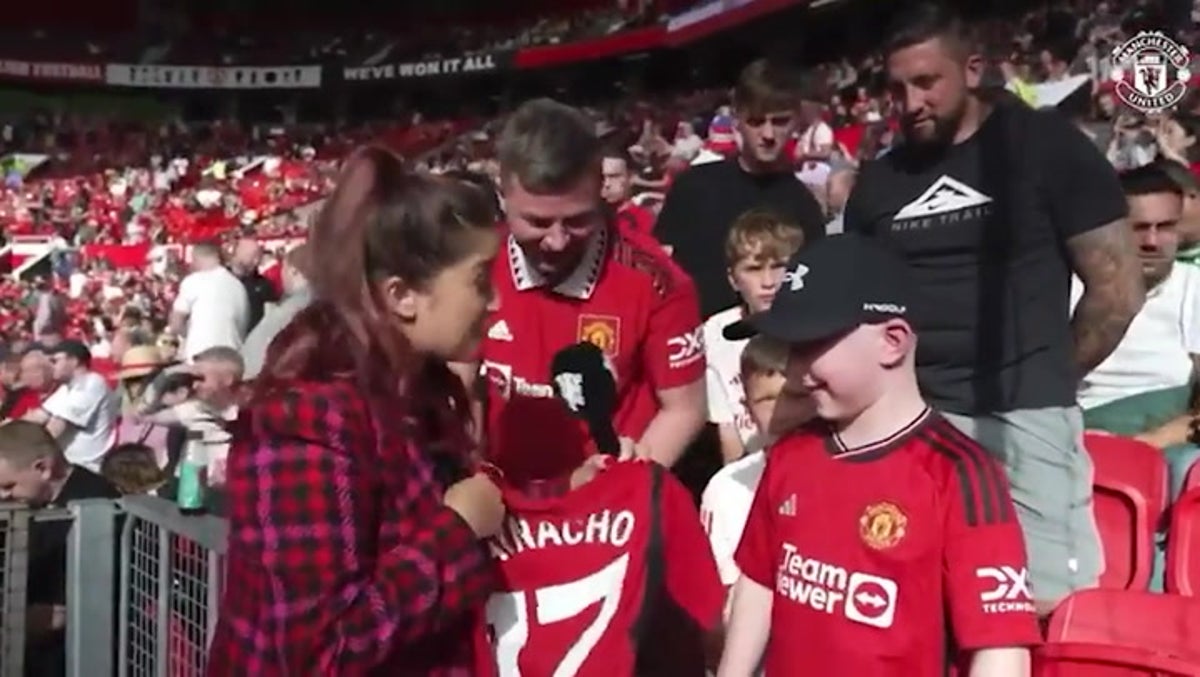 Young Manchester United fan’s cheeky reaction to being gifted Alejandro Garnacho shirt