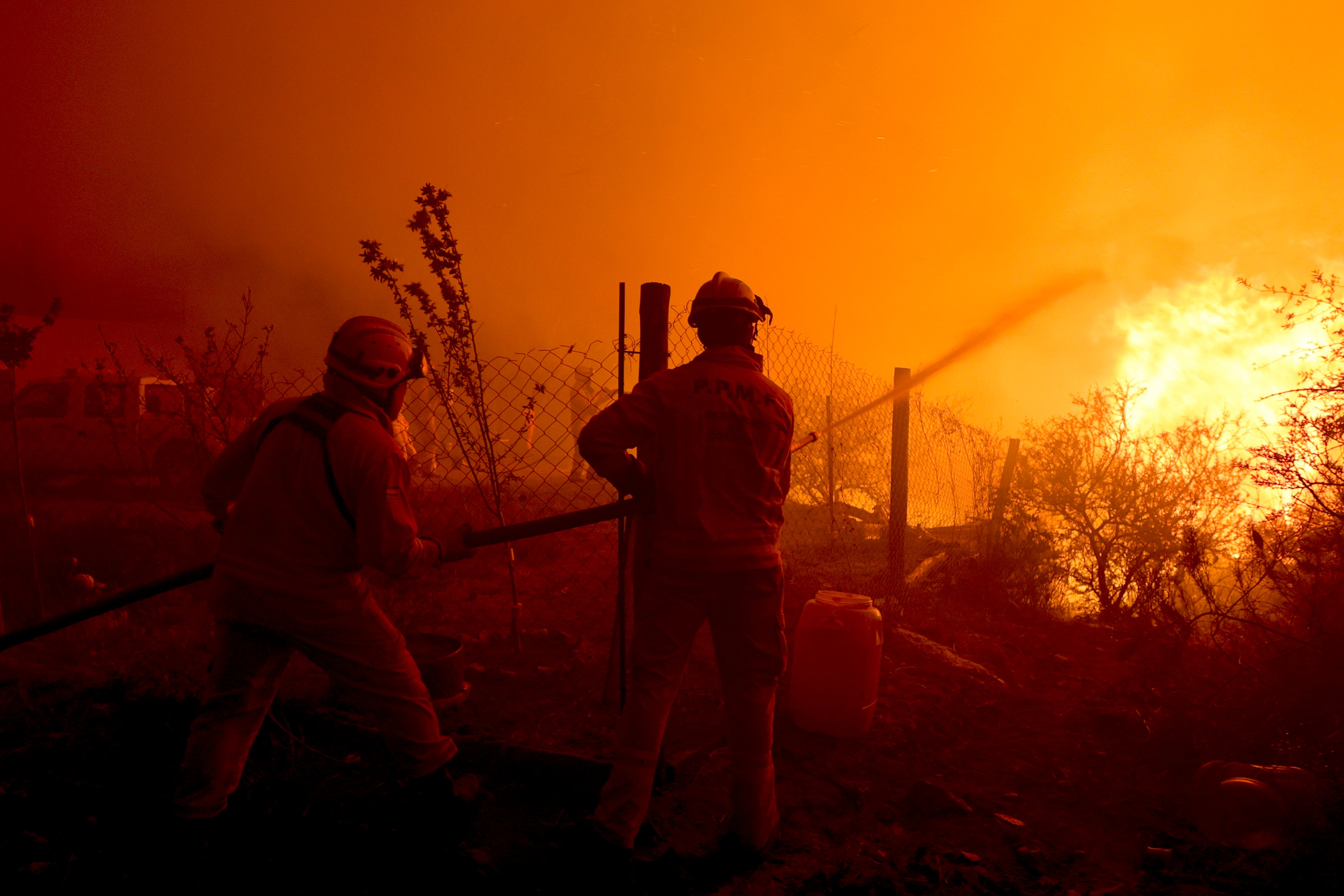 A total of 960 firefighters were working to combat the wildfires