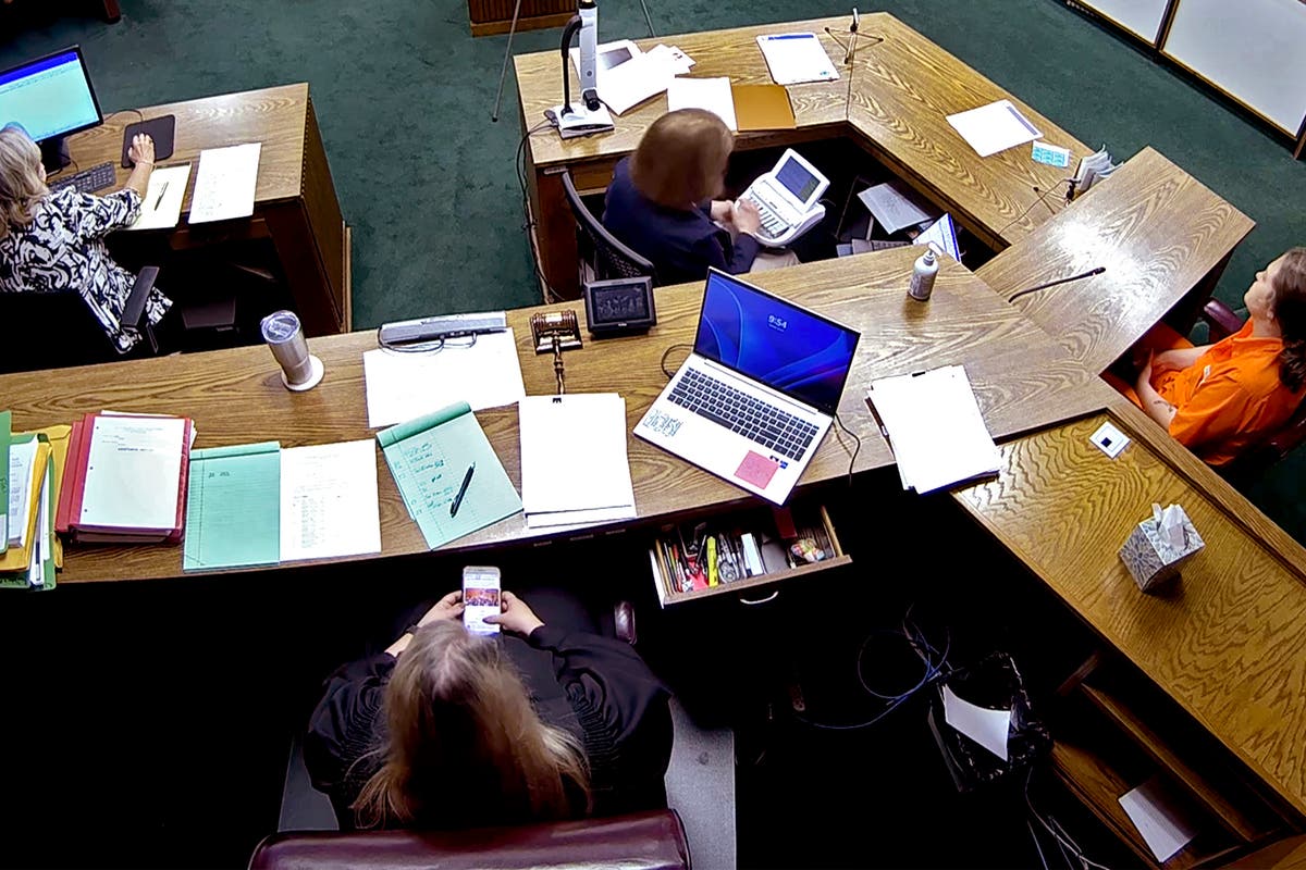 Oklahoma Supreme Court chief justice recommends removing judge for texting during a murder trial - Vimarsana News