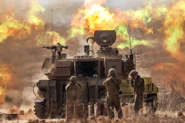 <p>An Israeli army self-propelled howitzer fires rounds near the border with Gaza in southern Israel</p>
