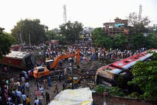 Four dead and 100 injured after train derails in eastern India
