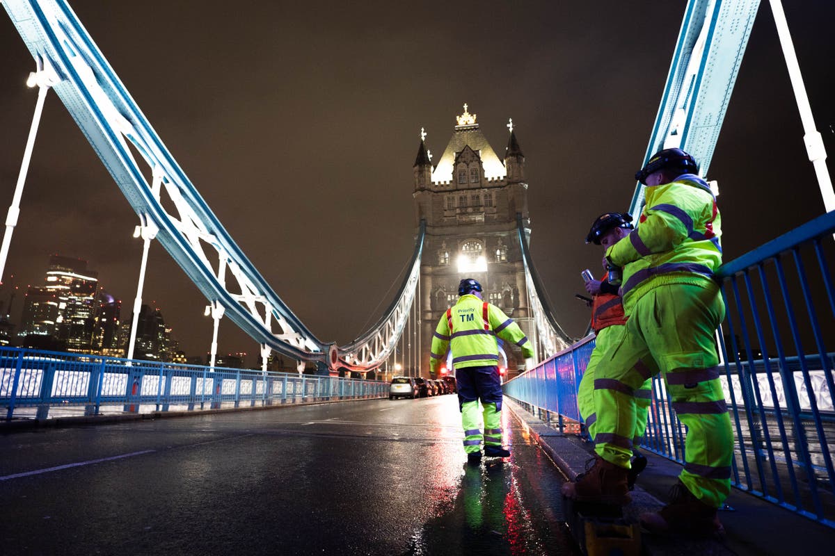 London&rsquo;s landmark Tower Bridge undergoes overnight maintenance works