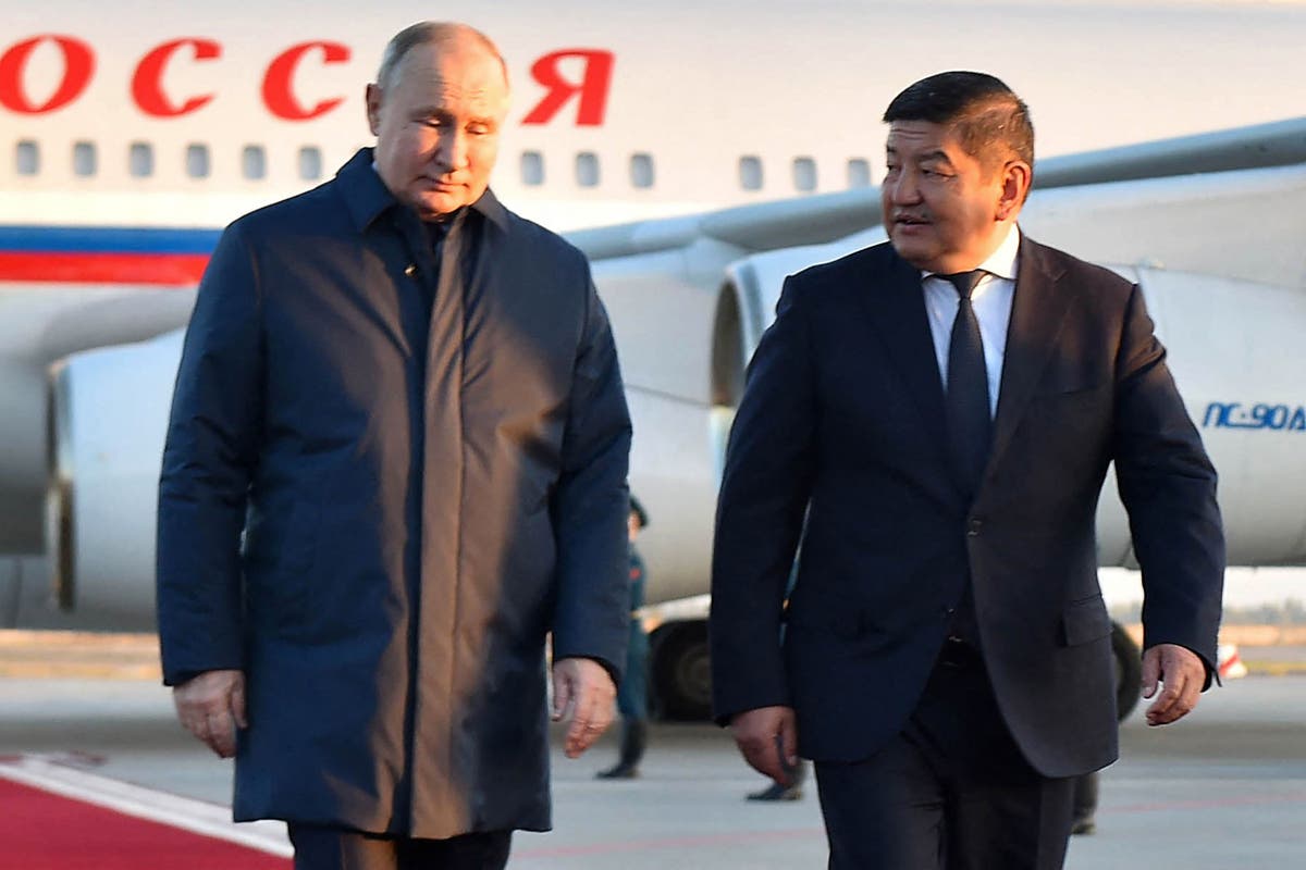 Ukraine-Russia war &ndash; live: Putin unleashes new strikes on key town as biggest offensive in months rages on
