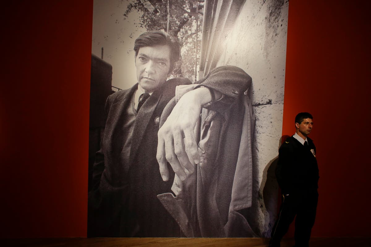 Unpublished works, manuscript by legendary Argentine writer Cort&aacute;zar sell for $36,000 at auction
