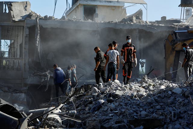 <p>Palestinians search for casualties under the rubble in the aftermath of Israeli strikes</p>