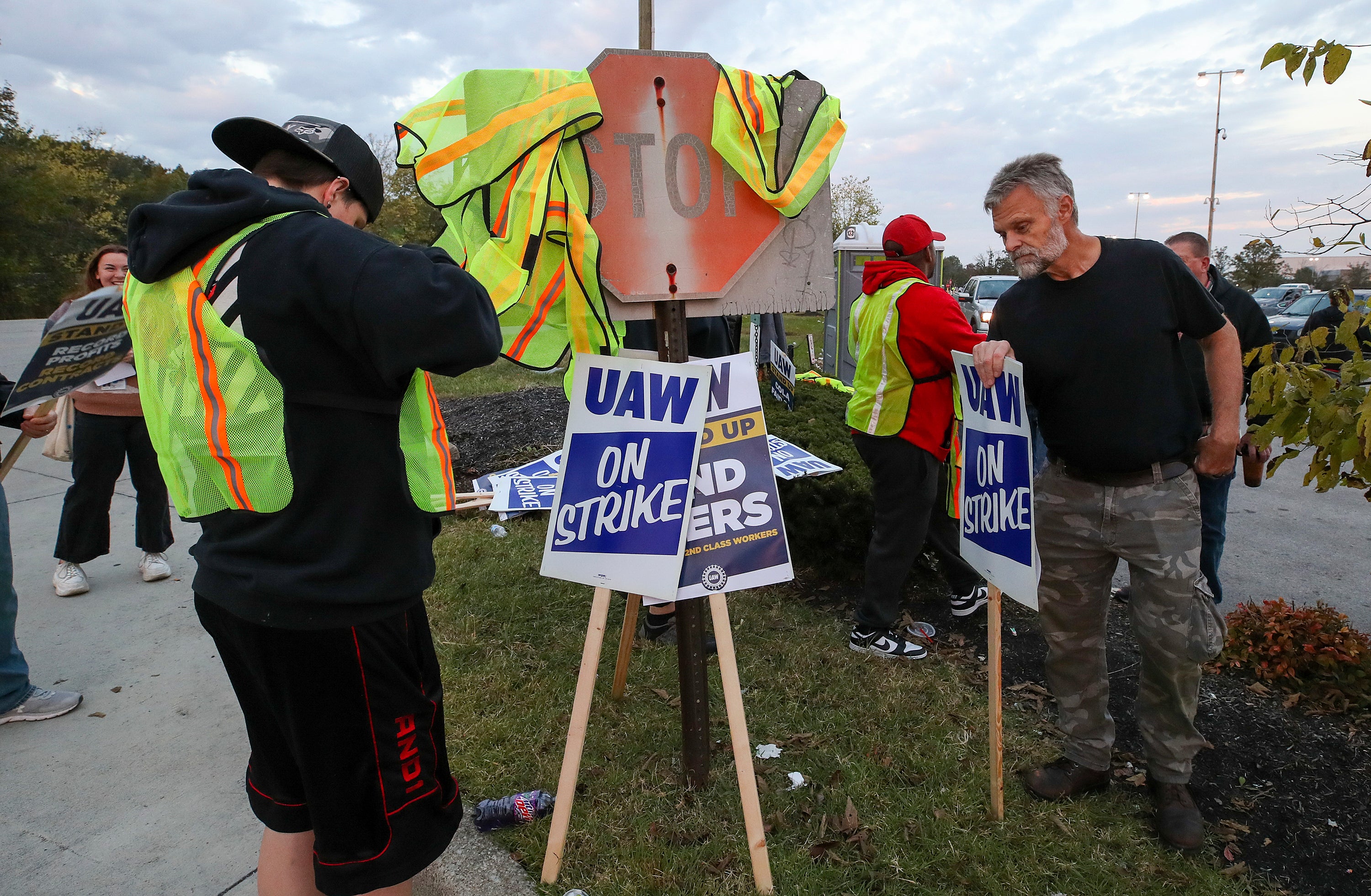 Auto-Workers Strikes