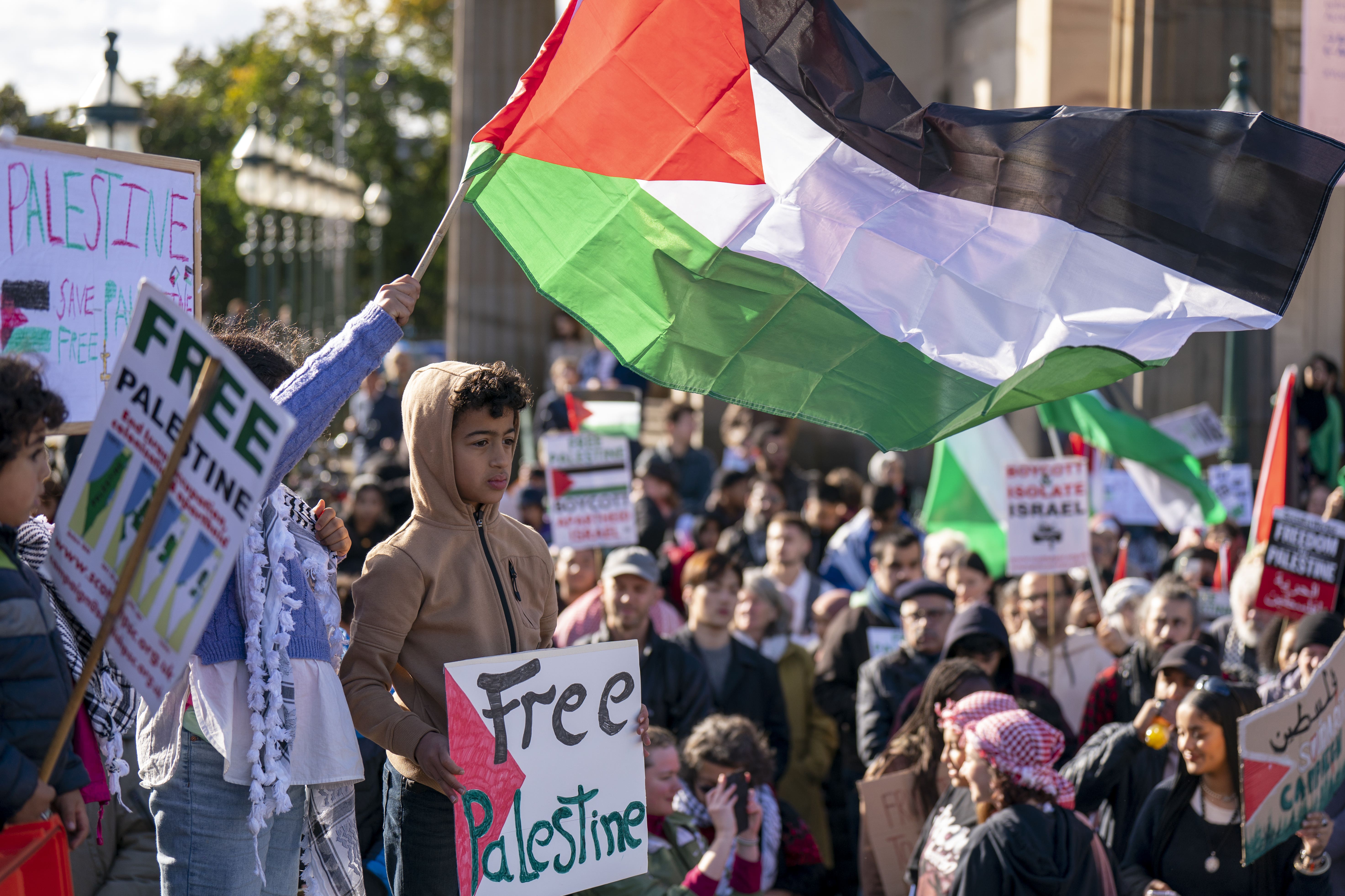 Thousands of pro-Gaza protesters stage impromptu march to Scottish ...