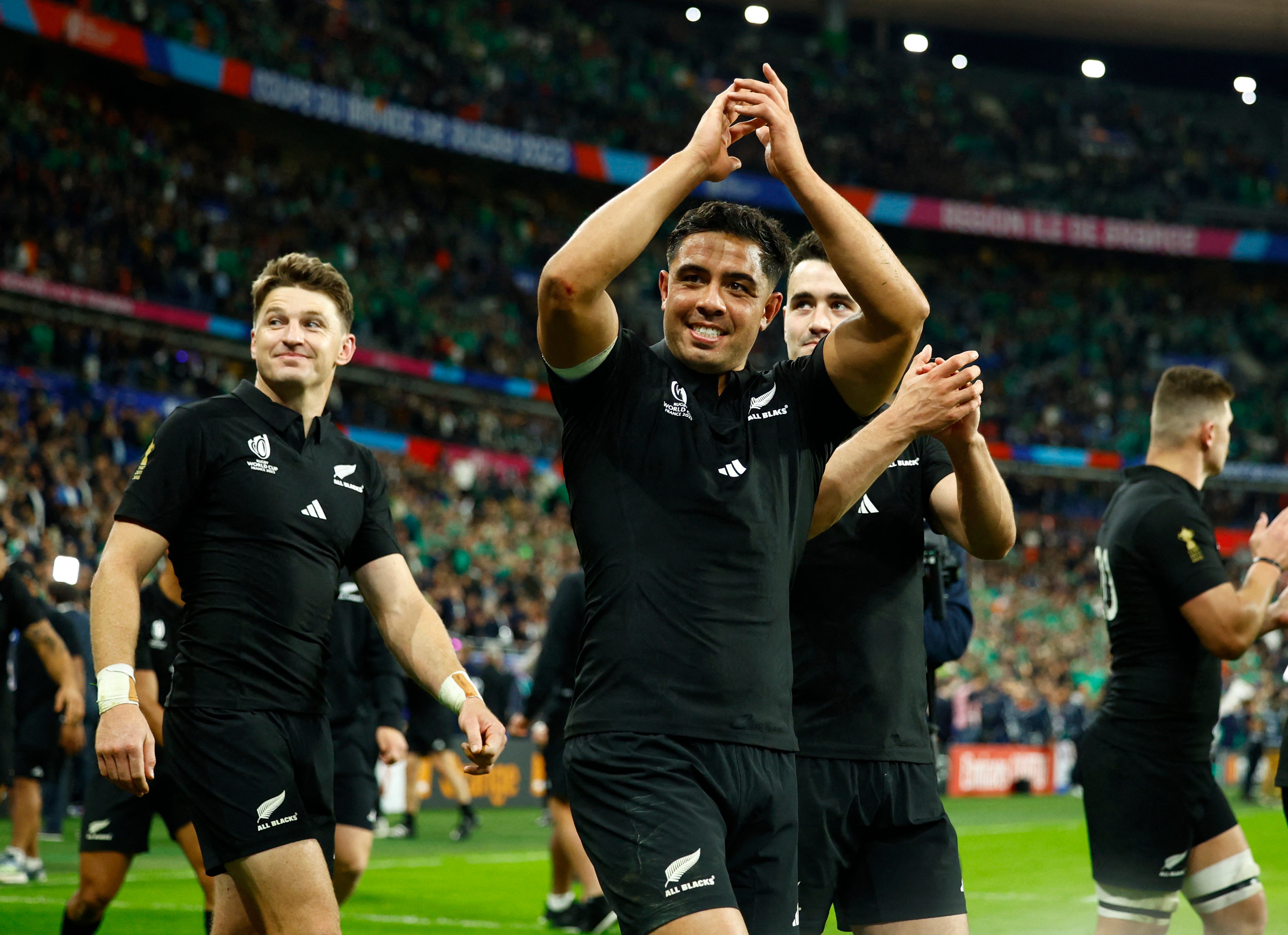 All Blacks applaud the fans in Paris