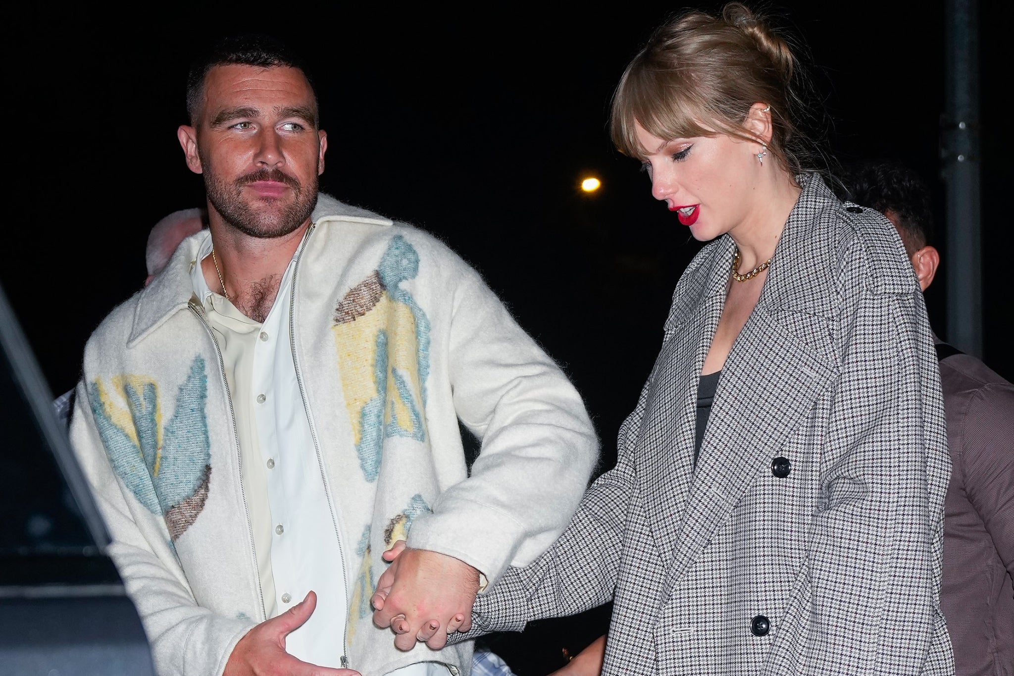 Taylor Swift and Travis Kelce photographed holding hands for the first time  | The Independent
