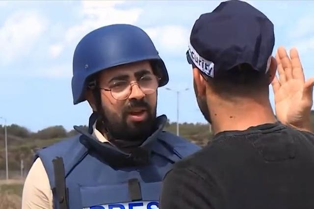 <p>Israeli police officer threatens reporter live on air</p>
