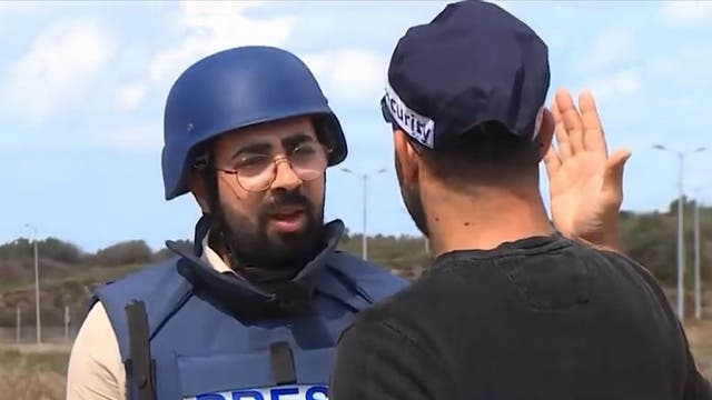 <p>Israeli police officer threatens reporter live on air</p>