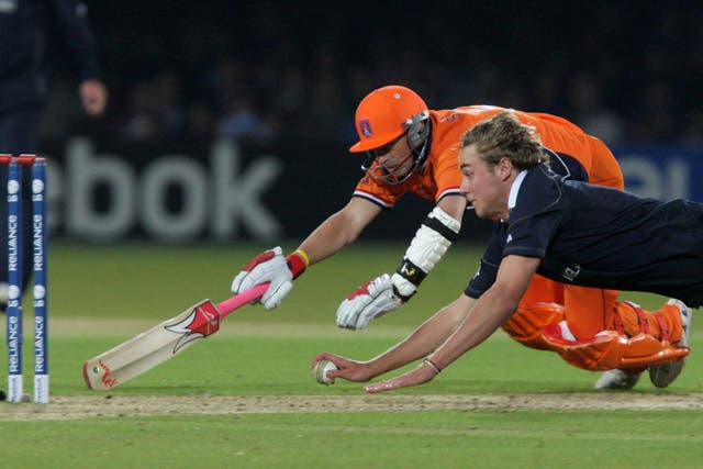England’s Stuart Broad, right, fails to run out Edgar Schiferli as the Netherlands seal a last-ball win in 2009 (Matthew Impey/PA)