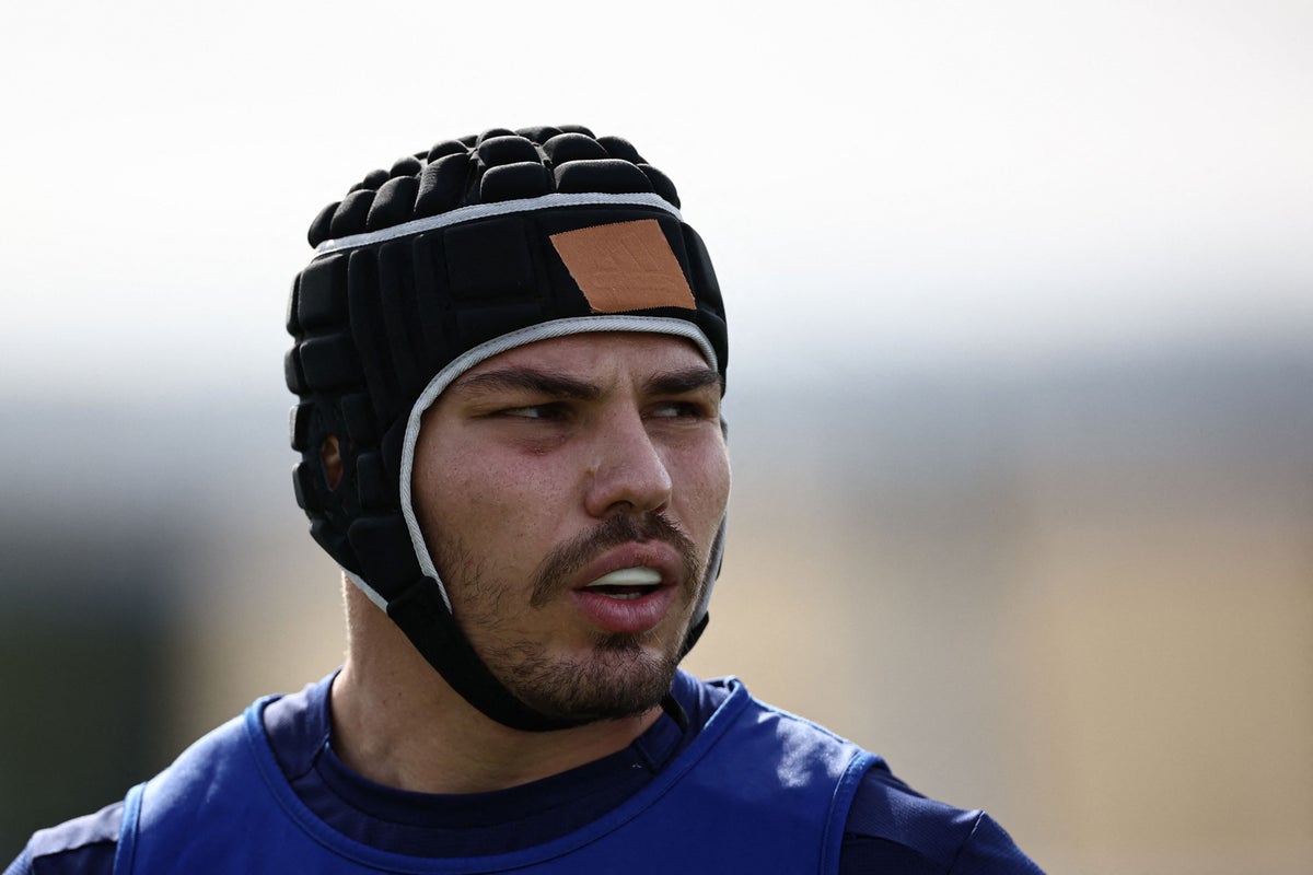 Why is Antoine Dupont wearing a scrum cap at Rugby World Cup?