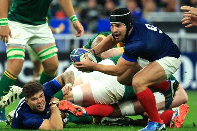 <p>Antoine Dupont is wearing a scrum cap for the quarter-final </p>