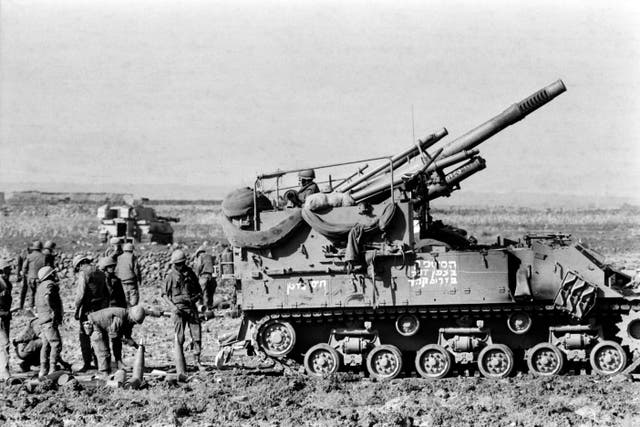 <p>Israeli troops take position with an anti-aircraft gun on 12 October1973 </p>