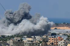 Israel-Hamas war – live: Egypt accuses Israelis of keeping Gaza border shut as Palestinians try to flee