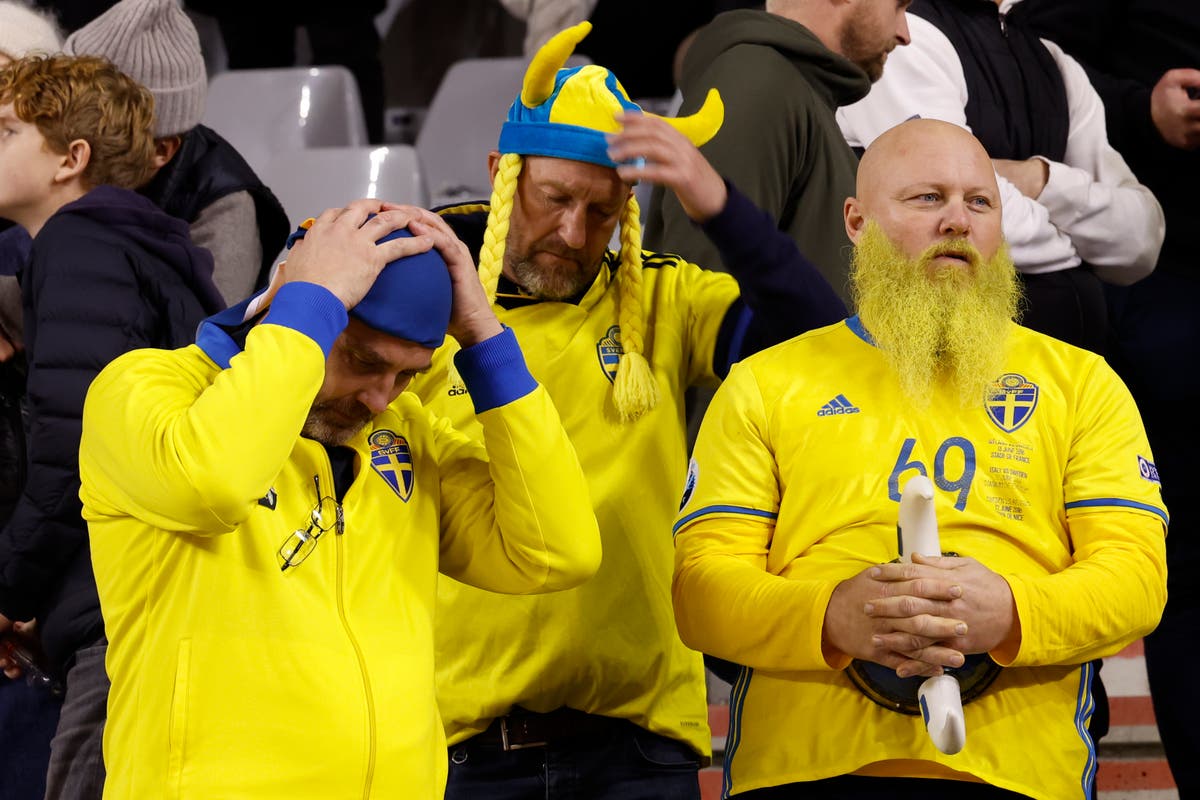 Sweden players take overnight flight home, start returning to clubs
