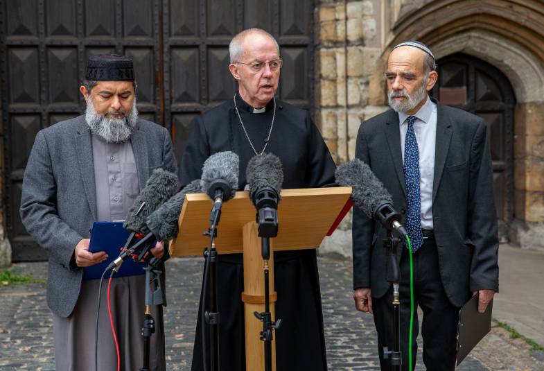 Sheikh Ibrahim Mogra (L), Rabbi Jonathan (R) and Justin Welby (C)