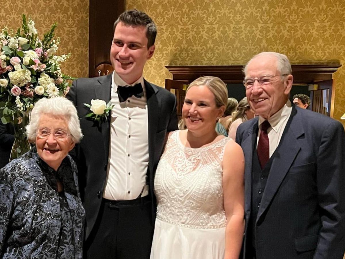 Senator Chuck Grassley celebrates marriage of 20th couple to meet in his office: ‘A true matchmaker!’ Senator Chuck Grassley celebrates marriage of 20th couple to meet in his office: ‘A true matchmaker!’