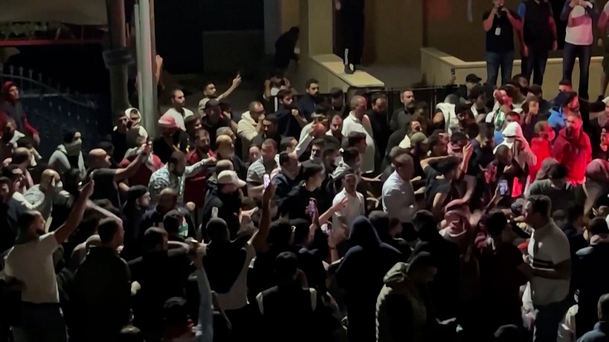 Protesters attempt to storm Israeli embassy in Jordan