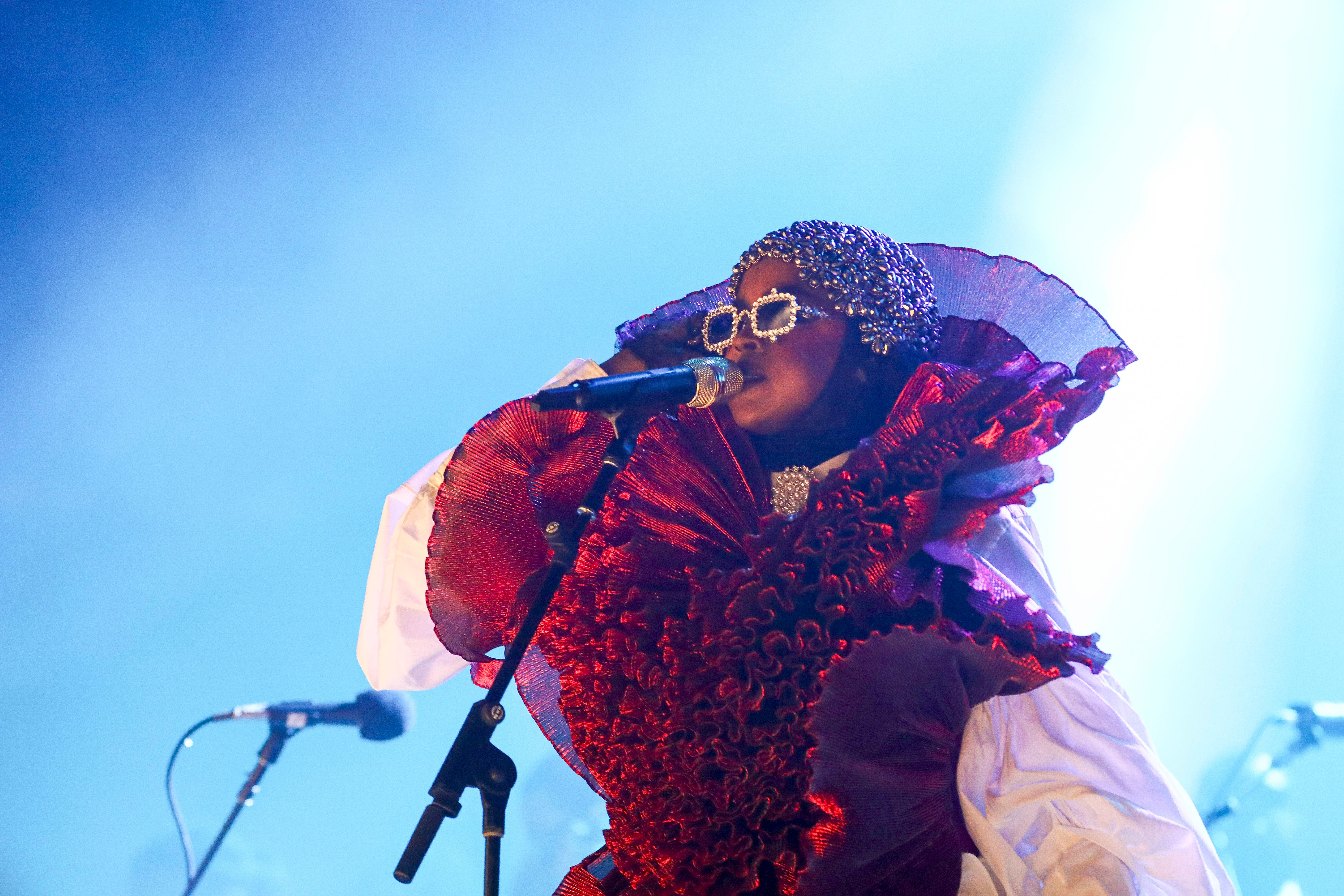 Lauryn Hill and the Fugees in Concert - Newark, N.J.
