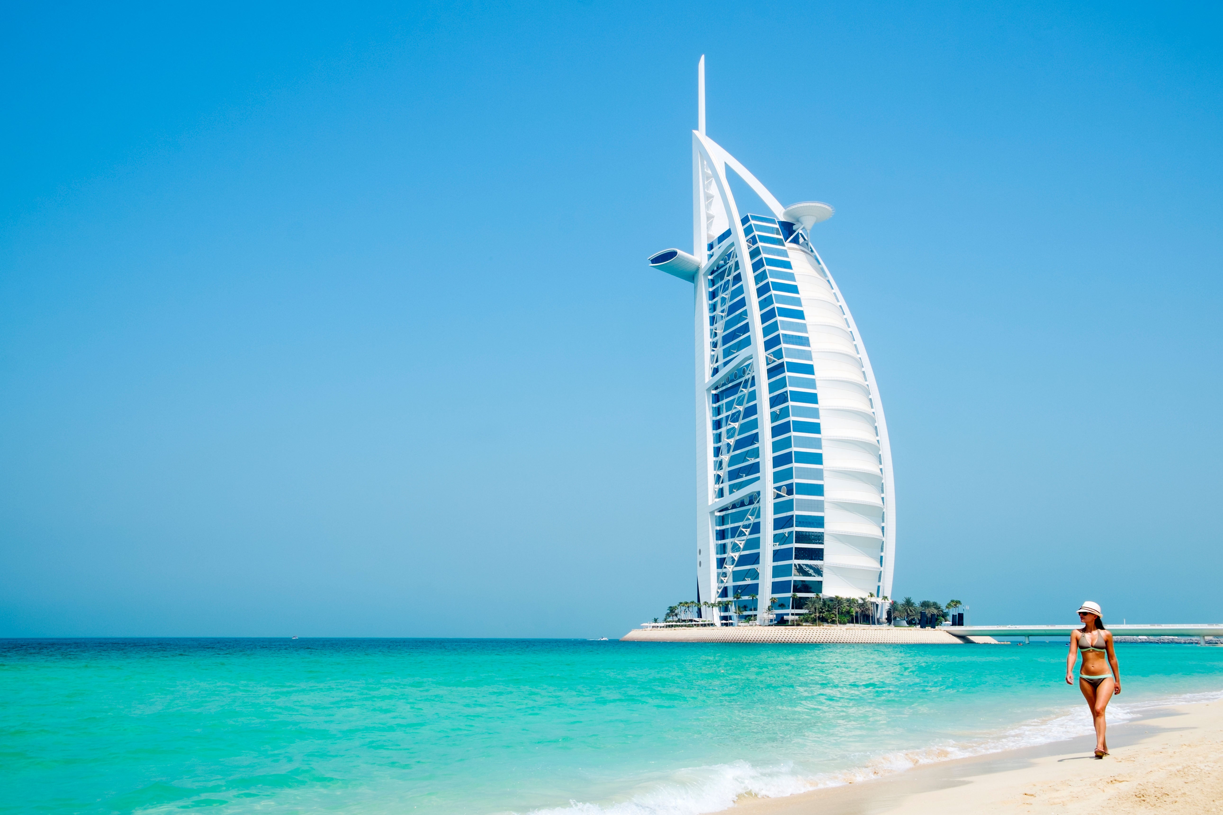 Dubai’s blue skies, turquoise seas and golden shores are made for sunseekers