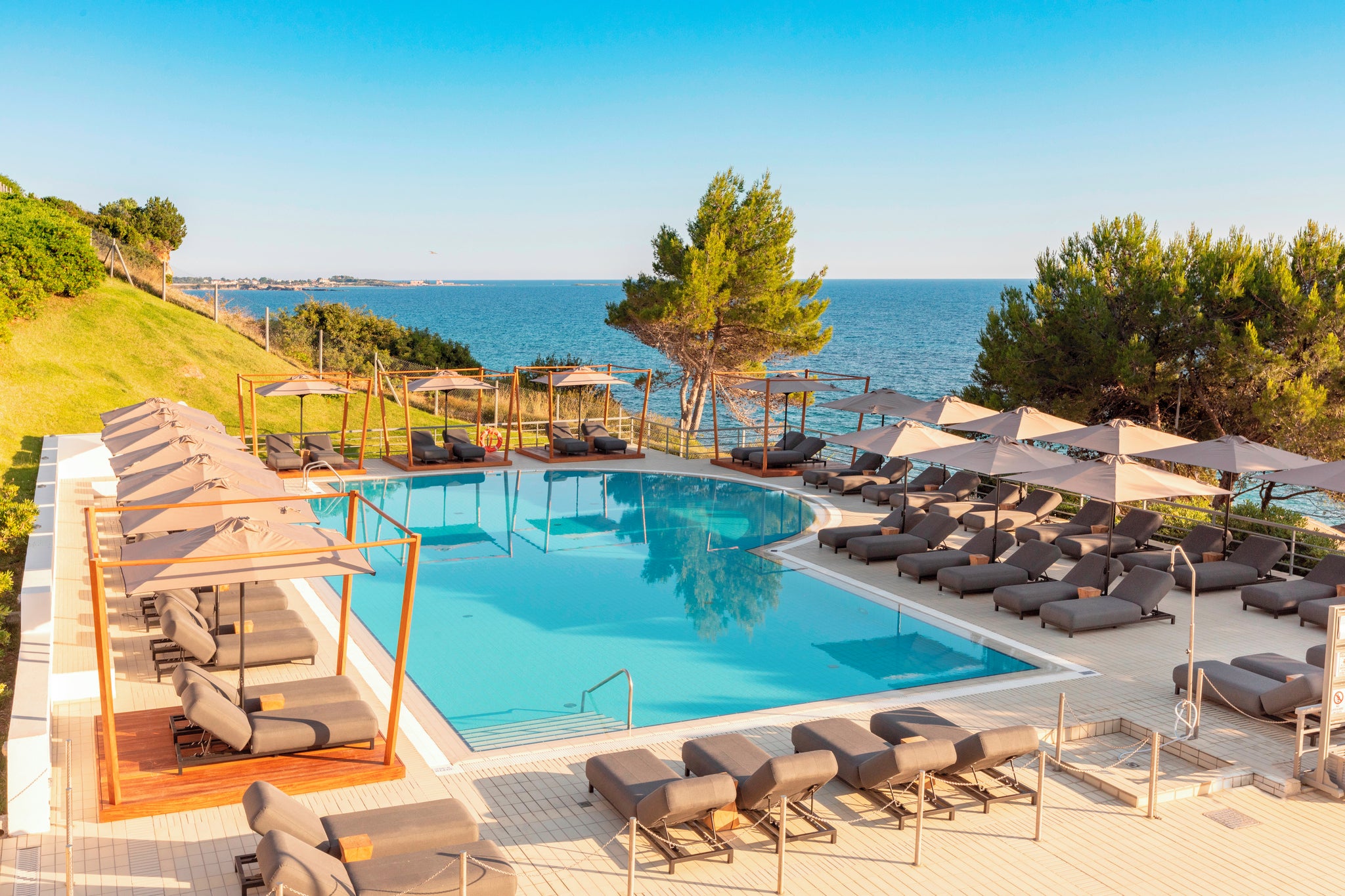At White Rocks Hotel in Kefalonia, you can enjoy idyllic sea views