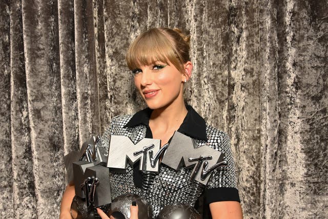 <p>Taylor Swift at the 2022 MTV EMAs</p>