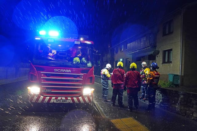 Emergency services in River Street in Brechin knock on doors and ask residents to evacuate. (Credit: Andrew Milligan/ PA)