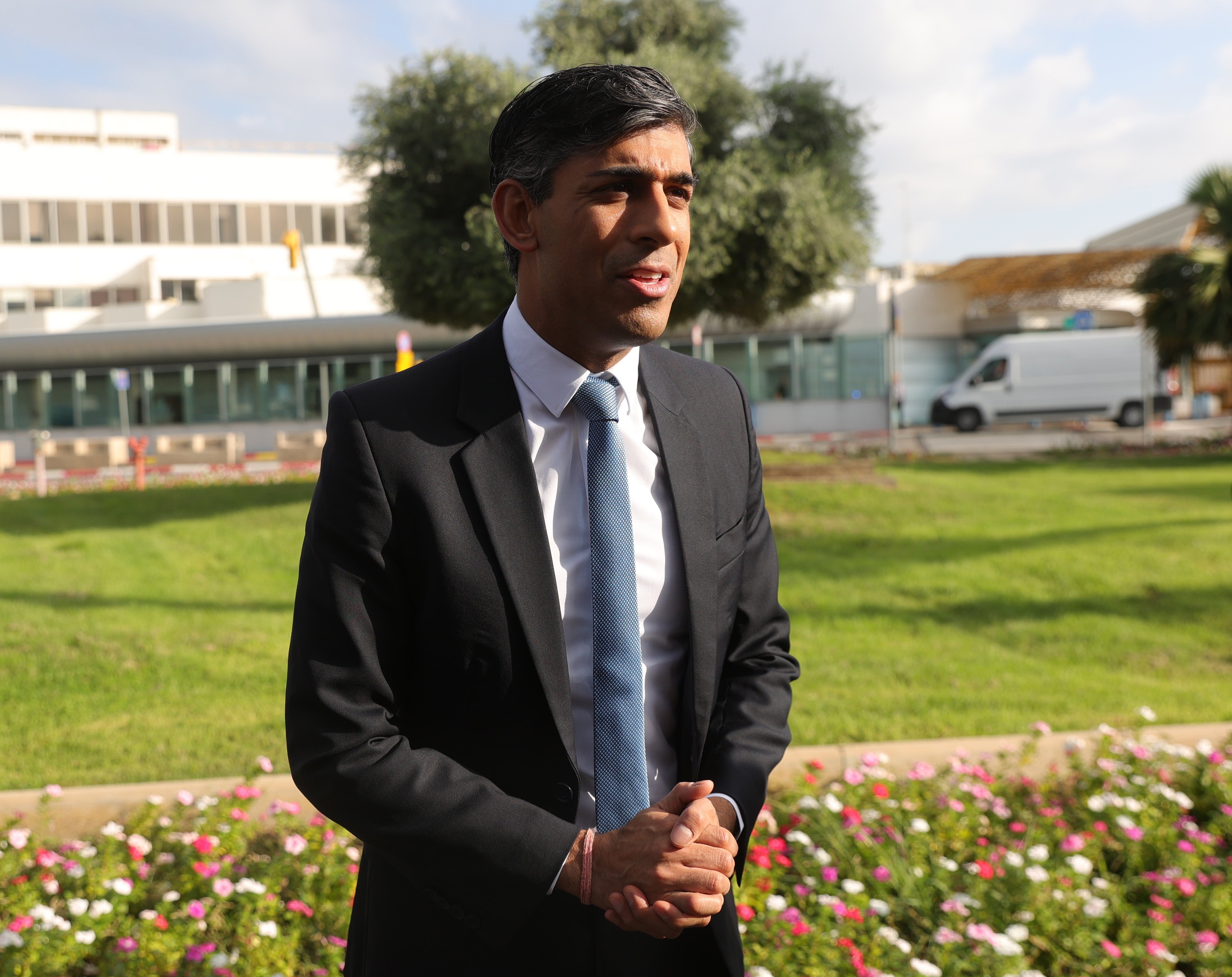 RIshi Sunak briefs press in Tel Aviv on 19 October