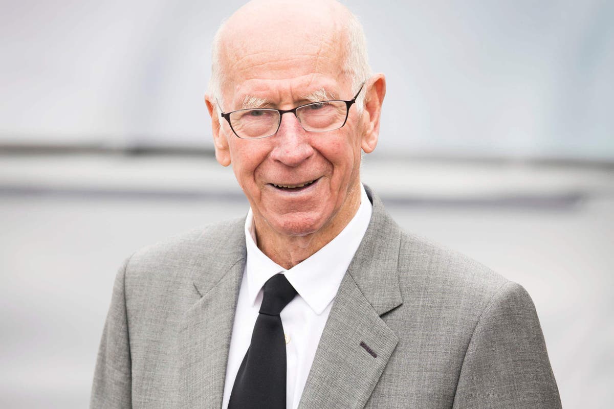 Sir Bobby Charlton: Gary Lineker leads tributes to &lsquo;England&rsquo;s greatest ever&rsquo;