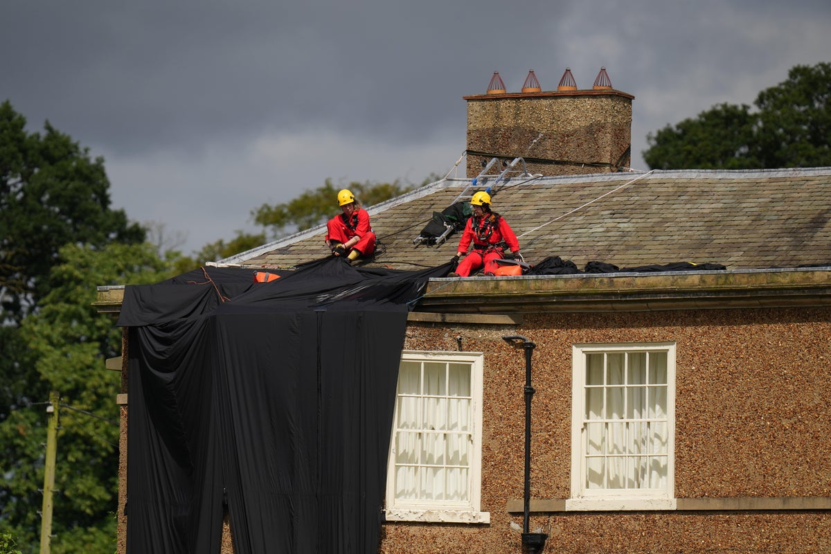 Prime Minister submits plans for fence around his home following protest