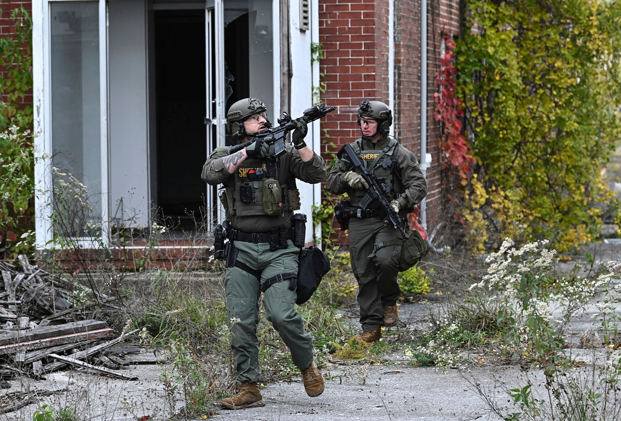 Officers with the Frederick County Sheriff’s Dept. SWAT Team search for suspect Pedro Argote