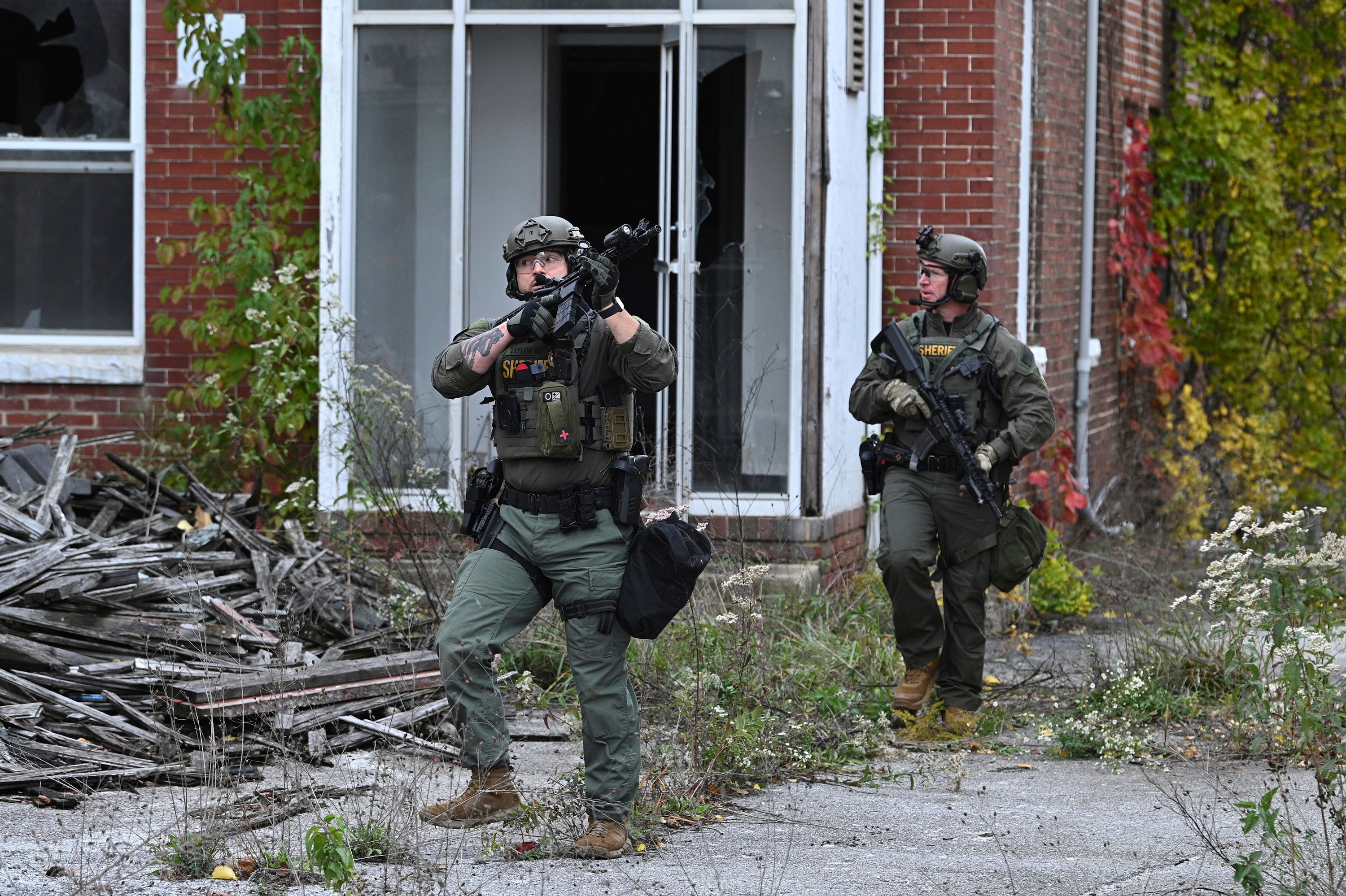 Officers with the Frederick County Sheriff’s Dept. SWAT Team search for suspect Pedro Argote